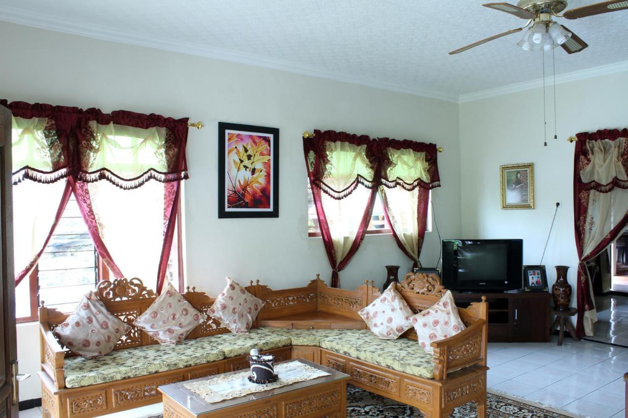 Marry Ind Gunung Kawi Guest House Malang Bumirejo ภายนอก รูปภาพ