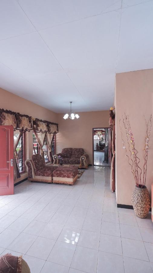 Marry Ind Gunung Kawi Guest House Malang Bumirejo ภายนอก รูปภาพ